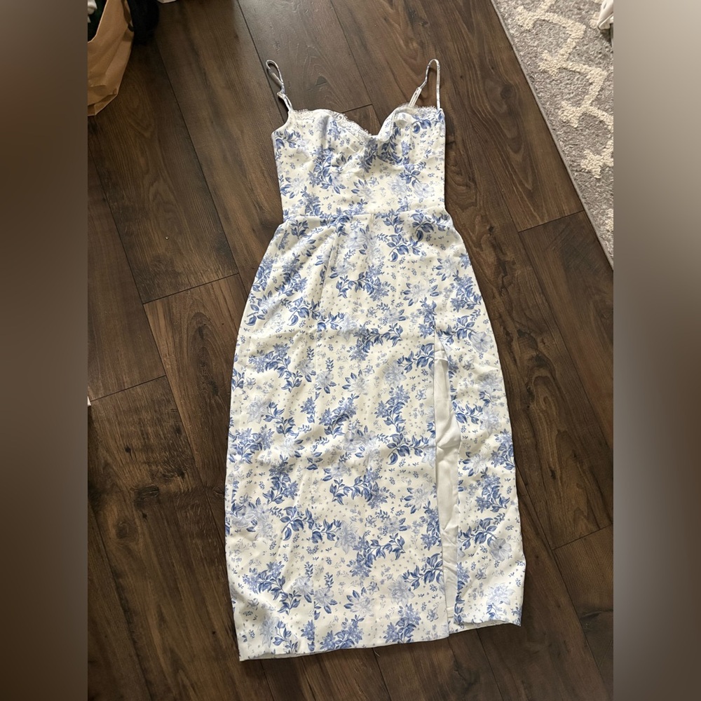 House of CB Blue and White Floral Midi Dress - Picture 8 of 10